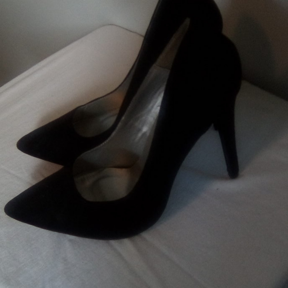 Shoes - Picture 4 of 4